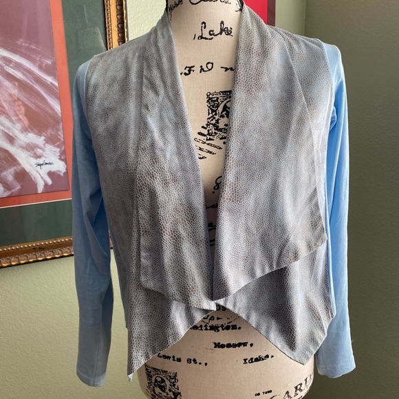 Gorgeous Moto-Cotton Model Light Cardigan By: G - Picture 4 of 15